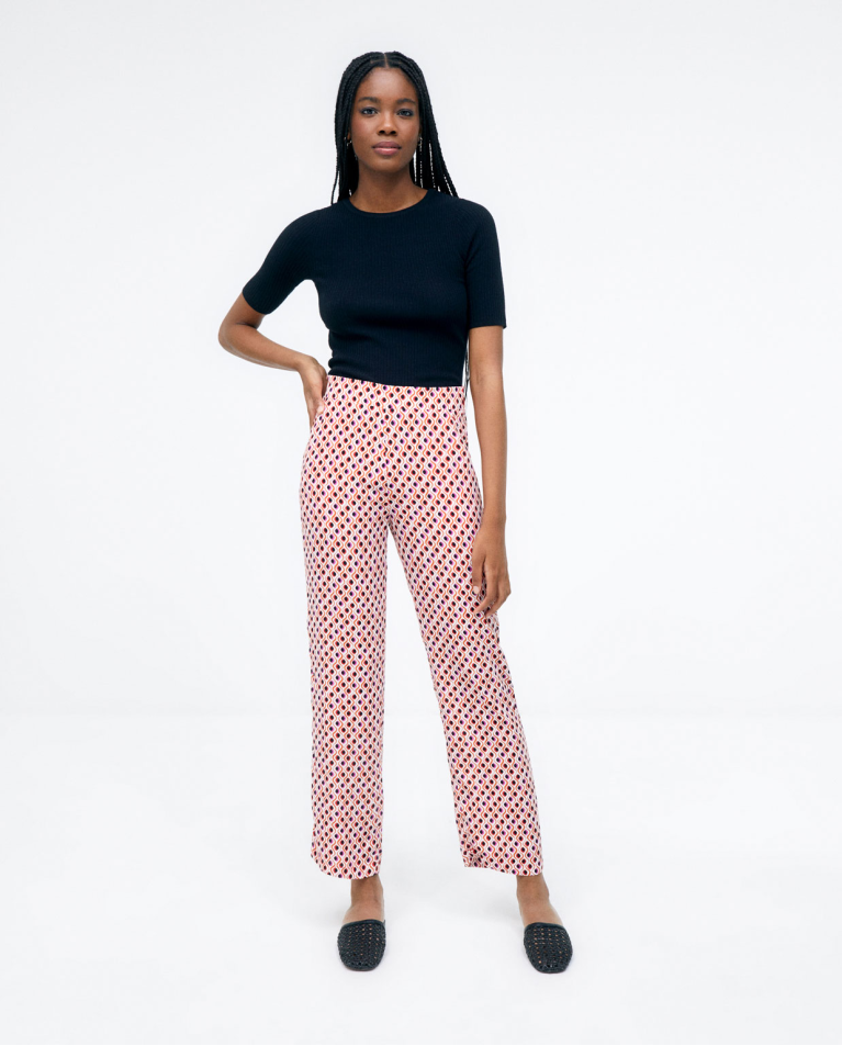 Pantalón largo. Cintura elástica. Estampado Rojo