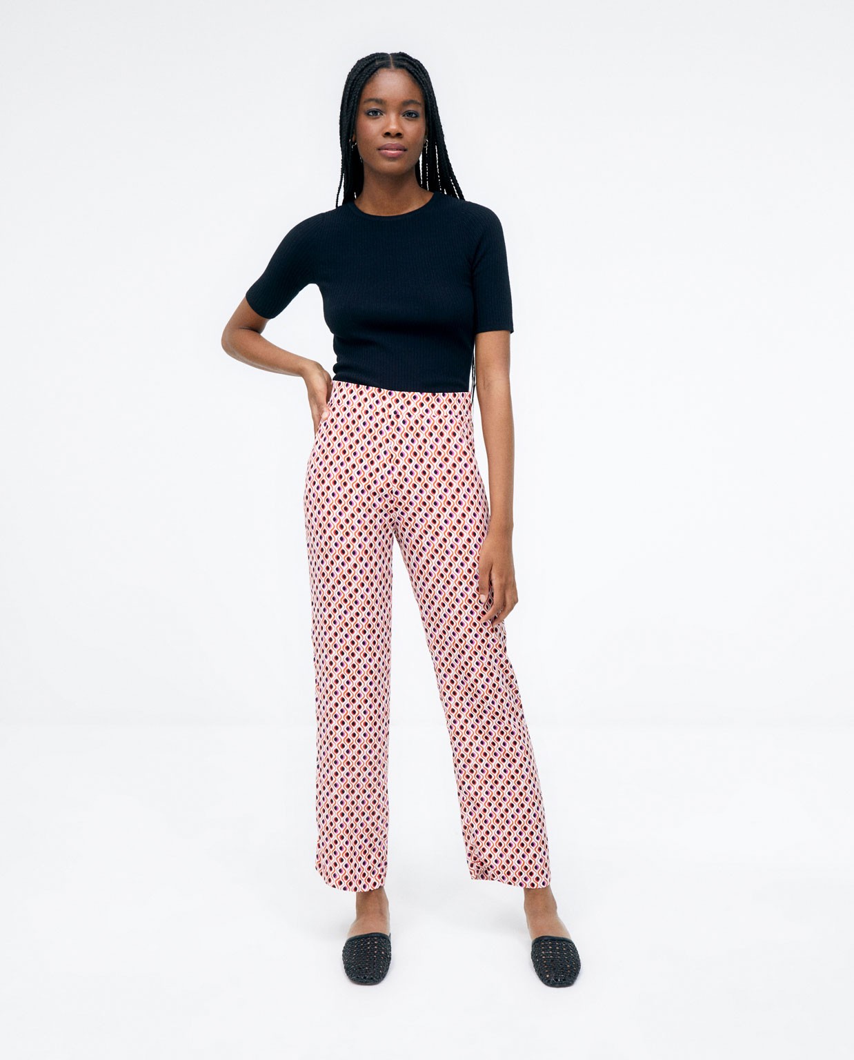 Pantalón largo. Cintura elástica. Estampado Rojo