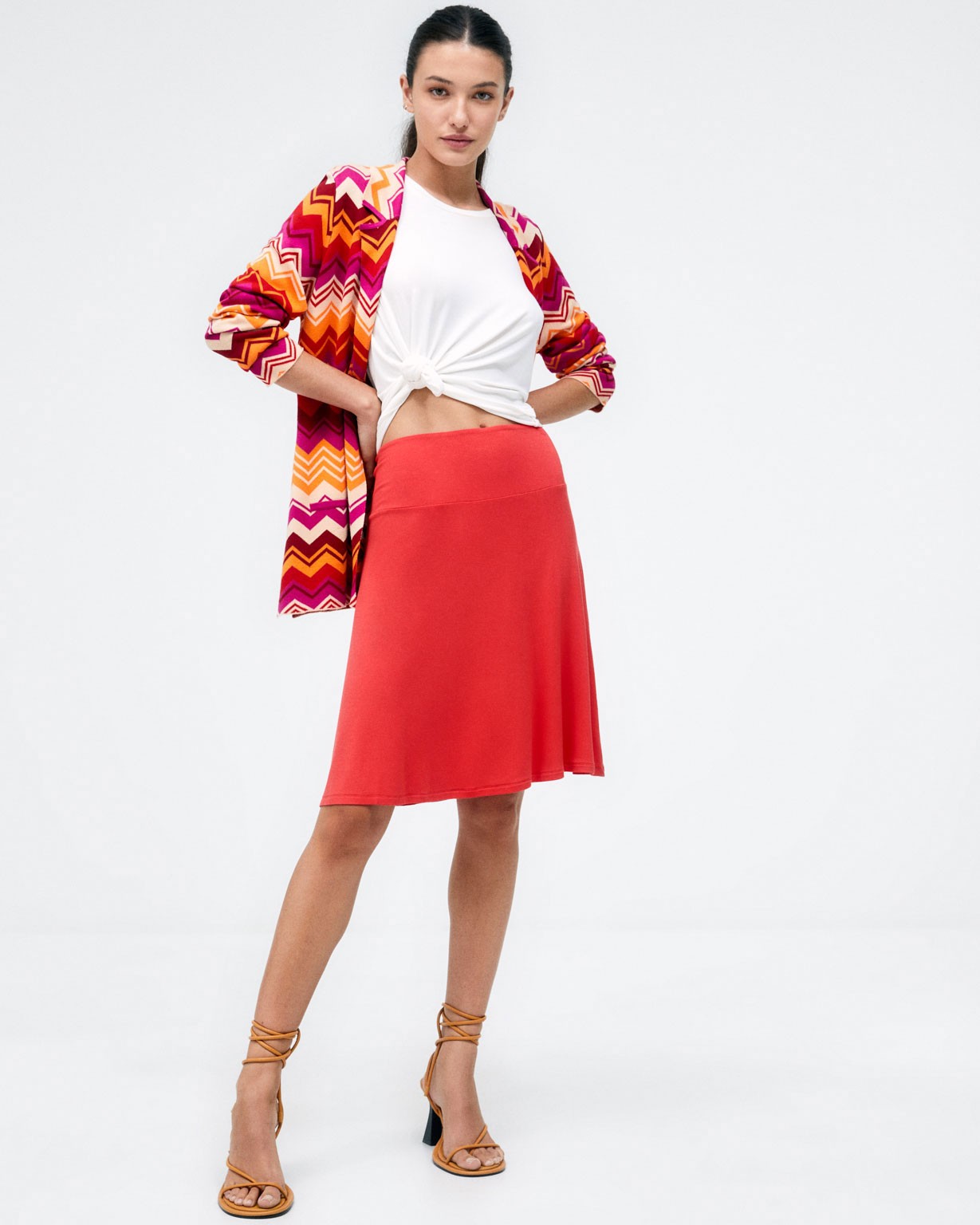 Blazer de malha com jacquard às riscas ziguezague. Fúcsia
