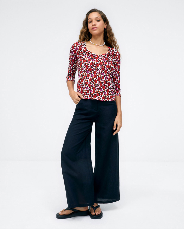 Camisola fina decote em bico e manga 3/4. Vermelho