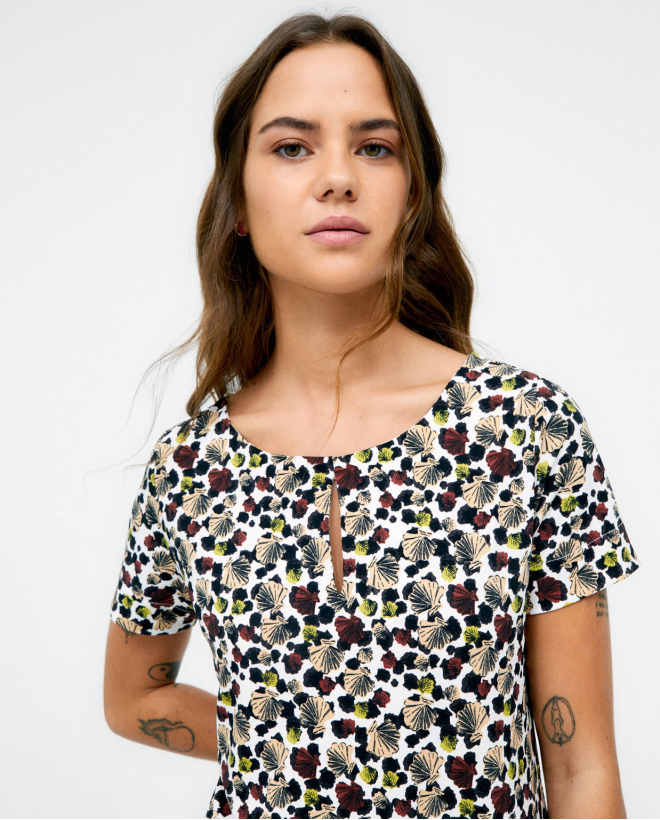 Vestido curto  com manga...
