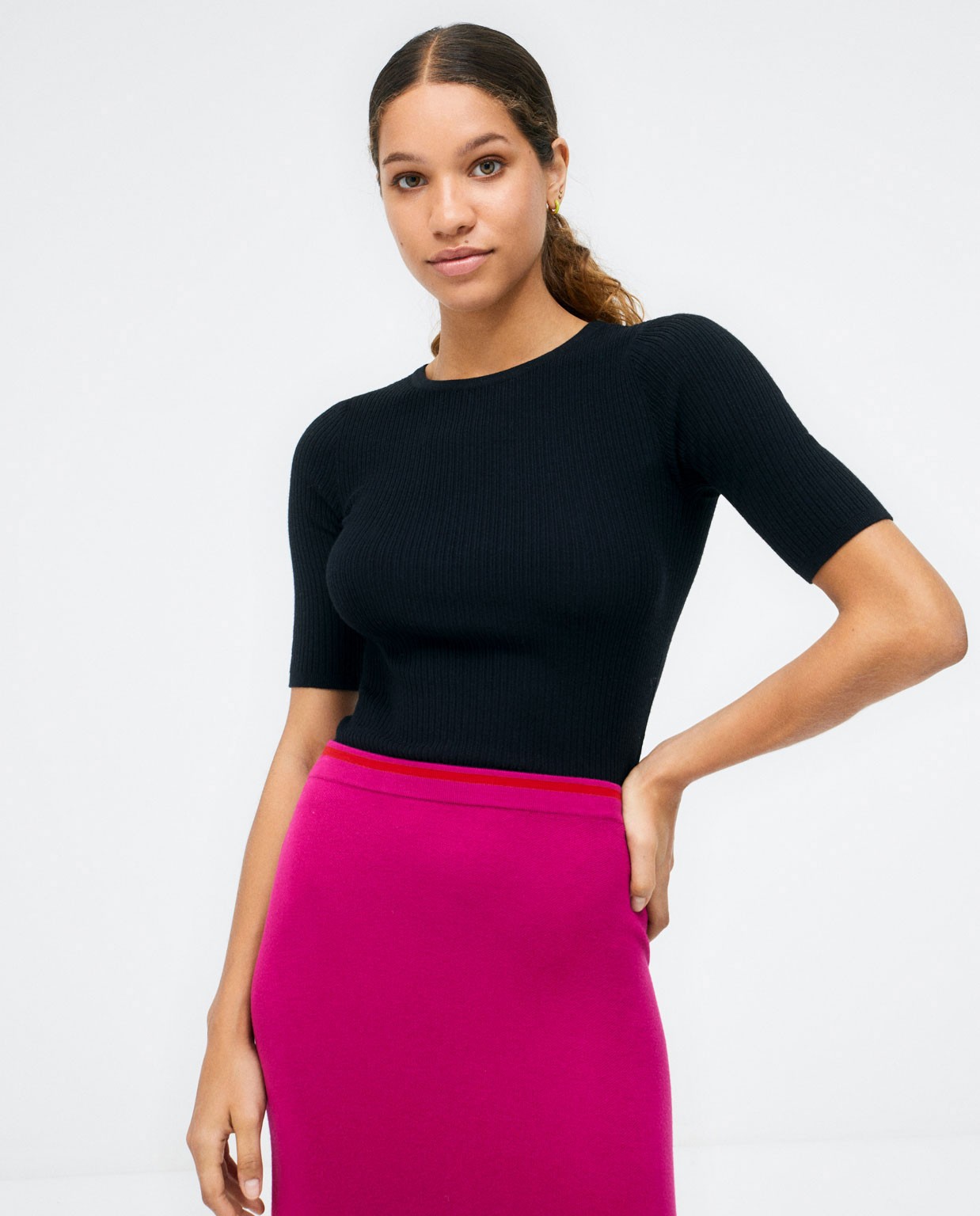 Long knitted skirt with slits. Plain Fuchsia