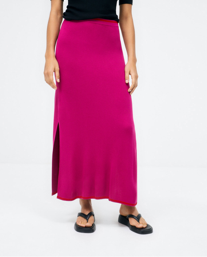 Long knitted skirt with slits. Plain Fuchsia