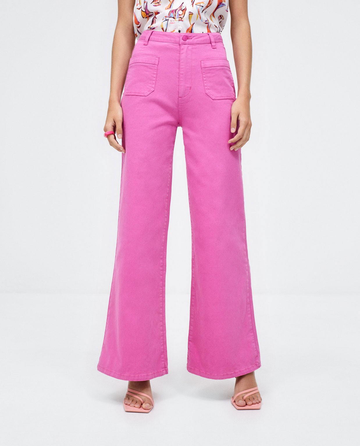 Pantalón vaquero largo con bolsillos. Liso Fucsia