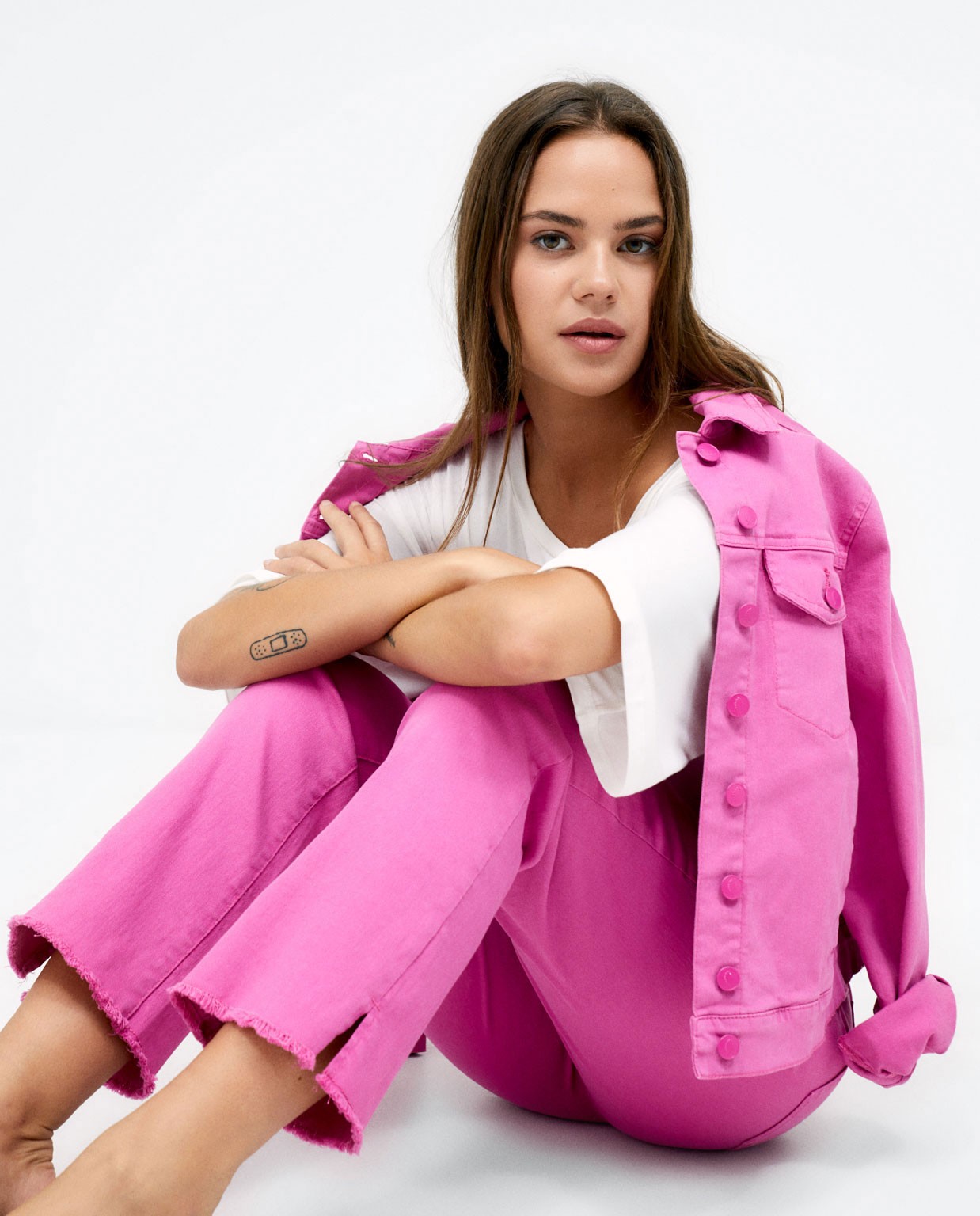 Straight long denim trousers. Plain. Fuchsia
