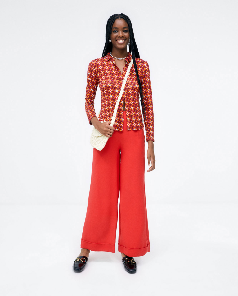 Long sleeve shirt. Elastic. Red