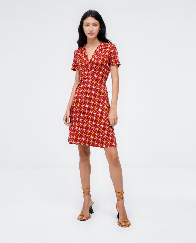 Short cross over dress. Elastic. Red