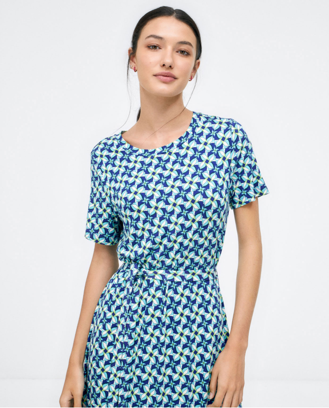 Vestido midi cruzado anudado. Estampado Azul