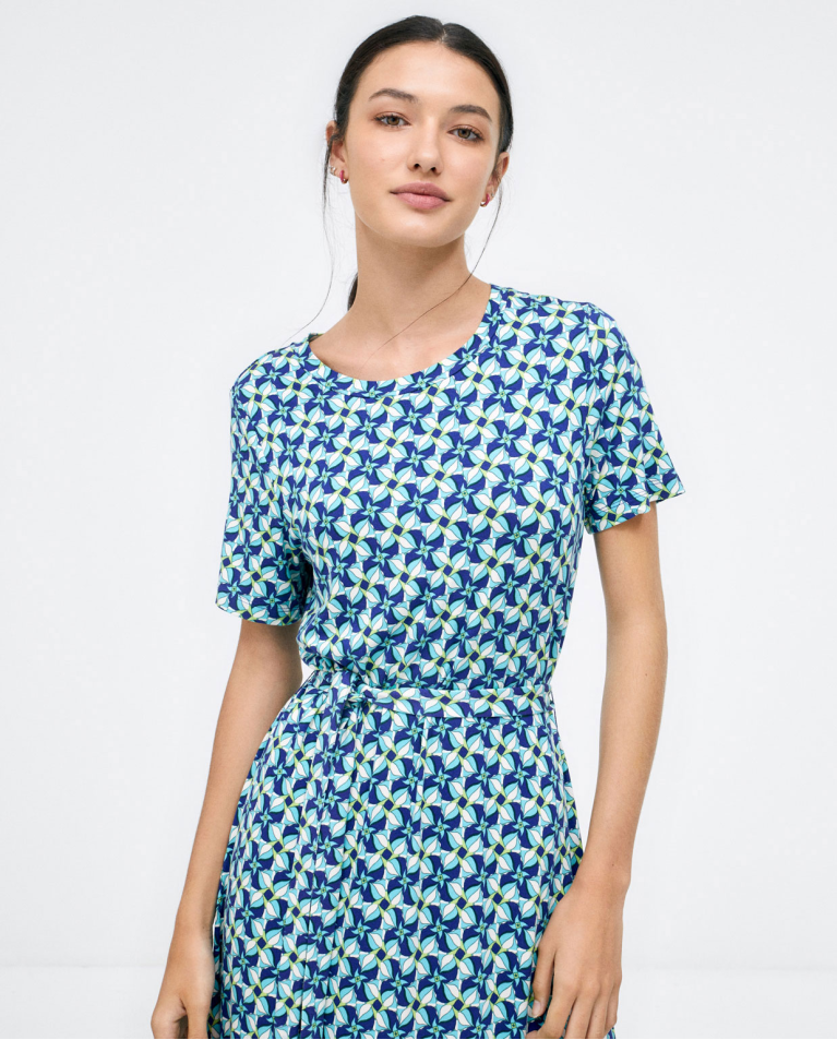 Vestido midi cruzado anudado. Estampado Azul
