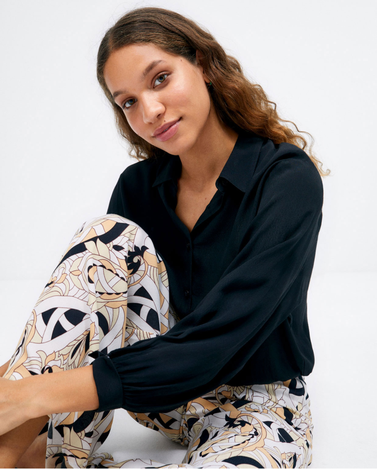 Camisa com elástico na cintura Preto