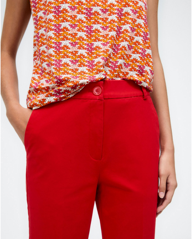 Straight ankle long trousers. Chino type. Plain Red
