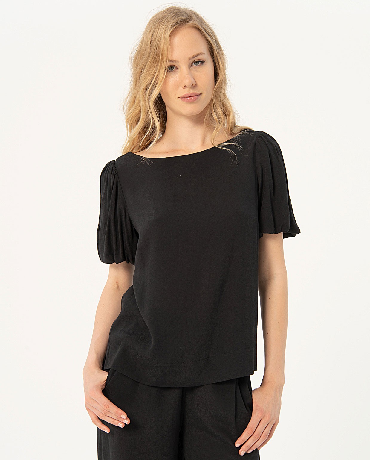 Camiseta crepe manga abullonada lisa Negro