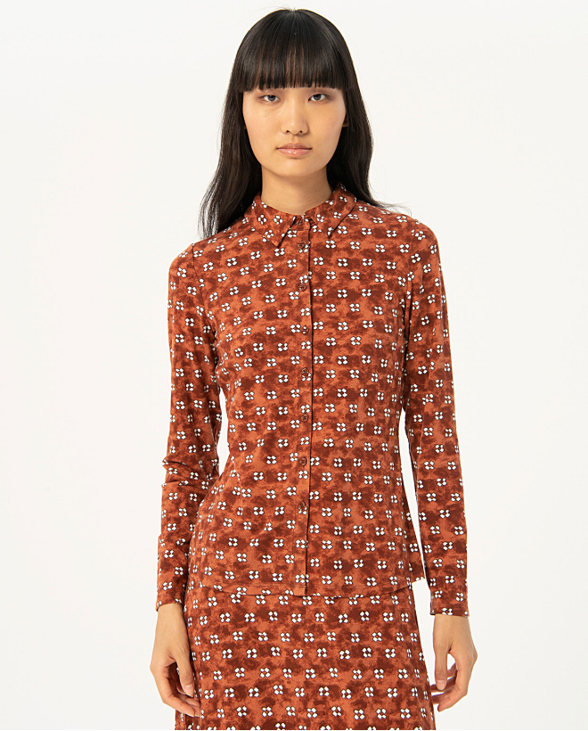 Camisa crepe manga larga estampada Marrón