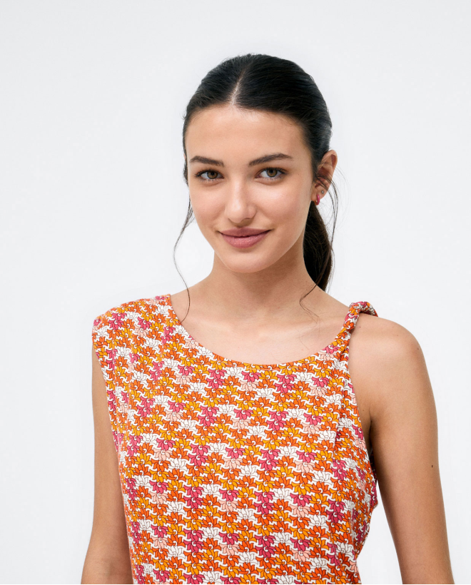 Asymmetric tank top. Orange