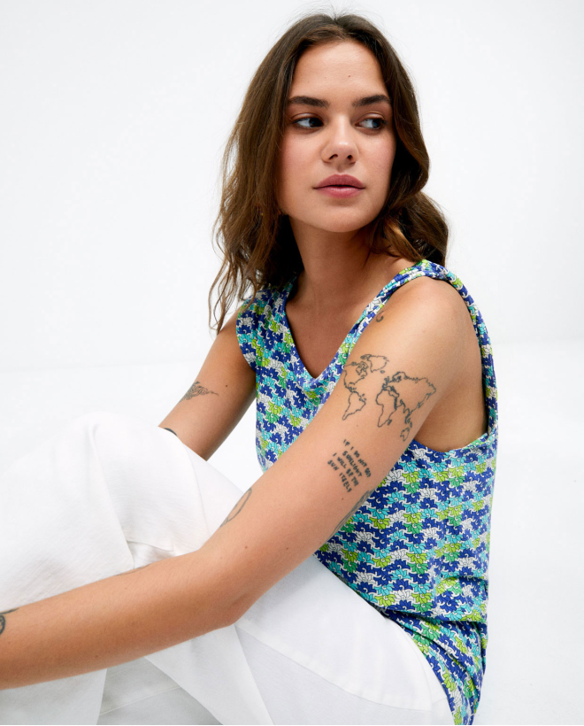 Asymmetric tank top. Blue