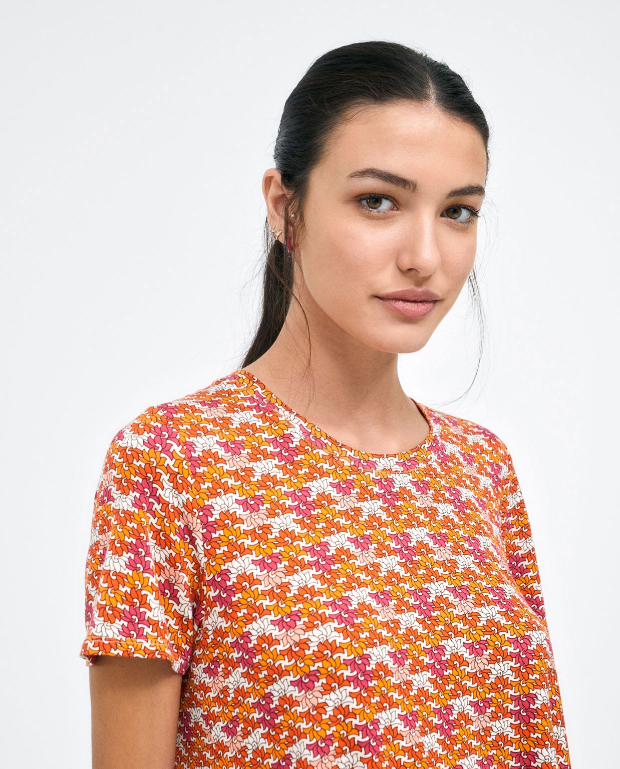 Short sleeve t-shirt. Elastic. Orange