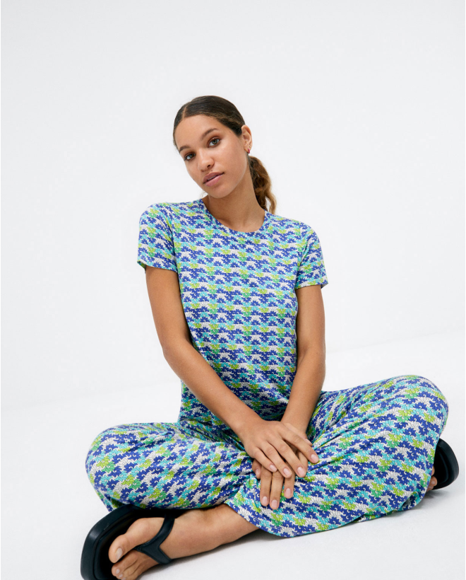 Short sleeve t-shirt. Elastic. Blue