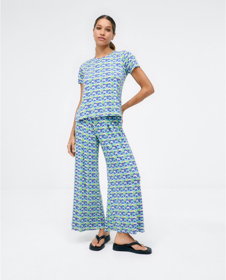 Pantalón largo ancho. Elástico. Estampado Azul