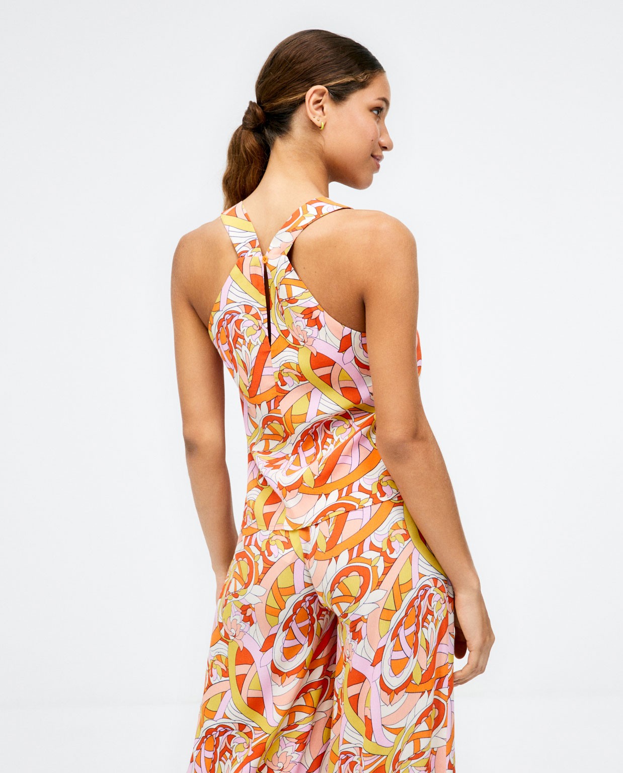 Tank top. V-neck. Orange