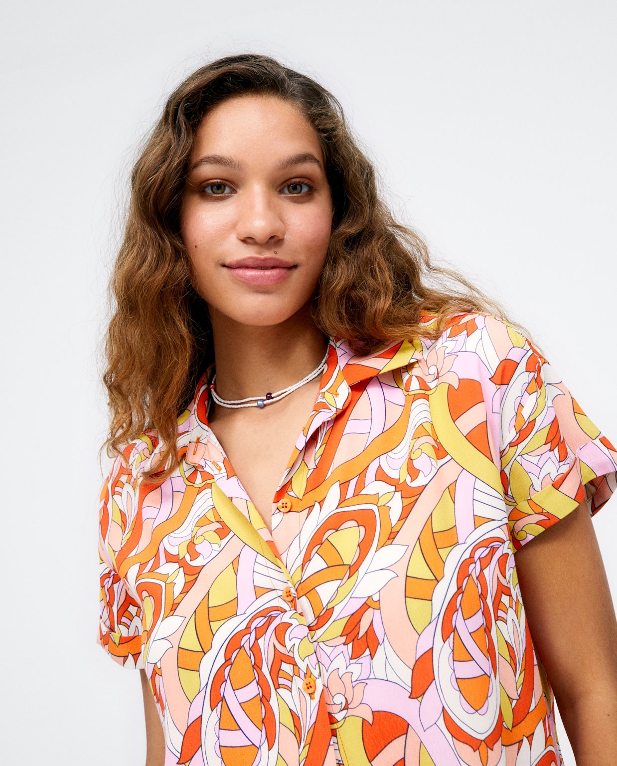 Camisa larga de maga corta. Estampado Naranja
