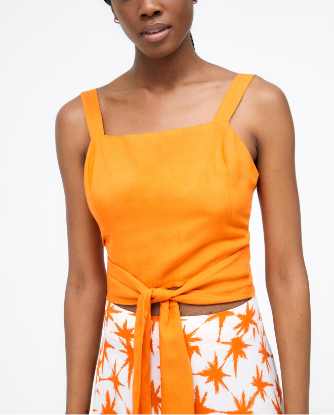Tank top knotted at the...