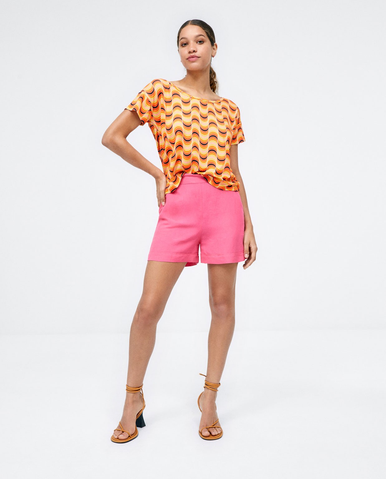 Short con elástico en la espalda. Liso Fucsia