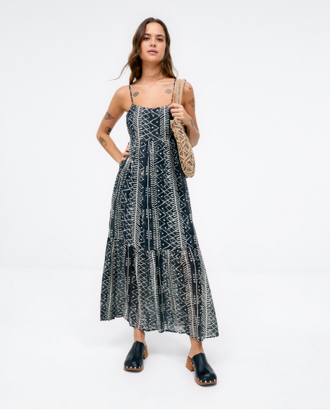 Vestido de alças  amplo com...