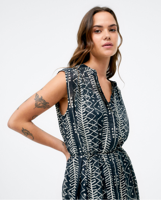 Vestido curto  camiseiro...