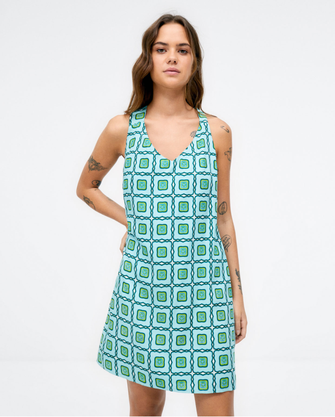 Vestido de alças  costas...