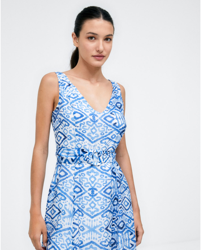 Vestido de tirantes. Cuello...