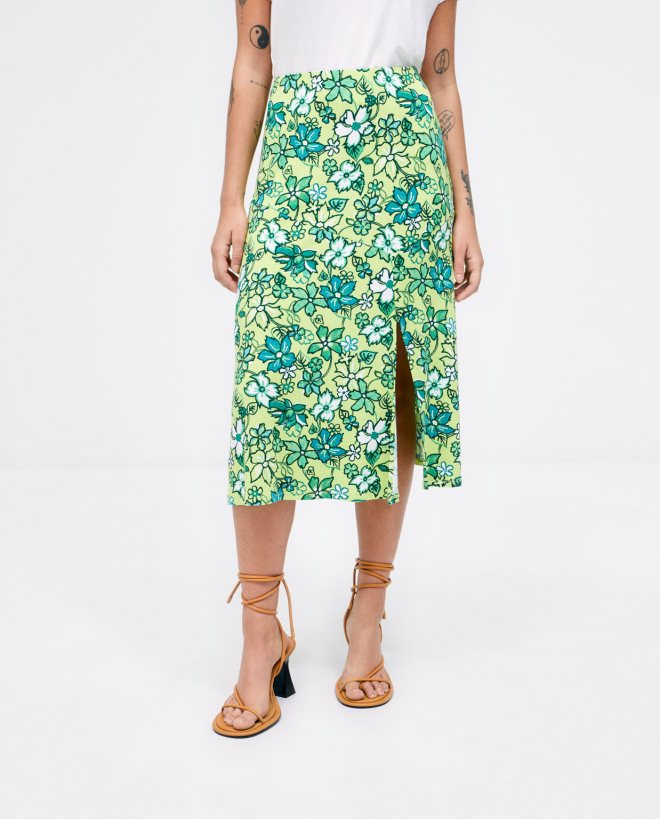 Side slit midi skirt. Green