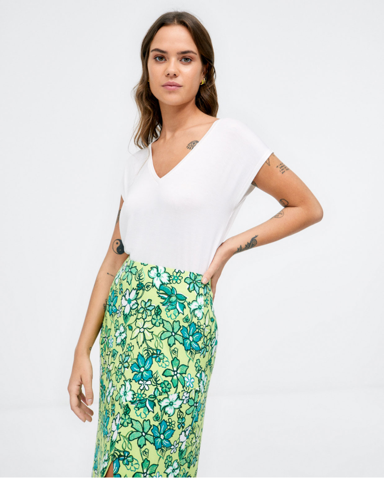 Falda midi abertura lateral. Estampado Verde