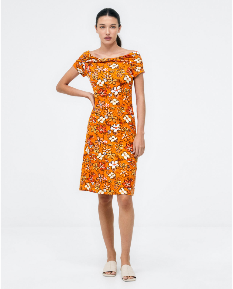 Vestido curto com decote bardot. Laranja