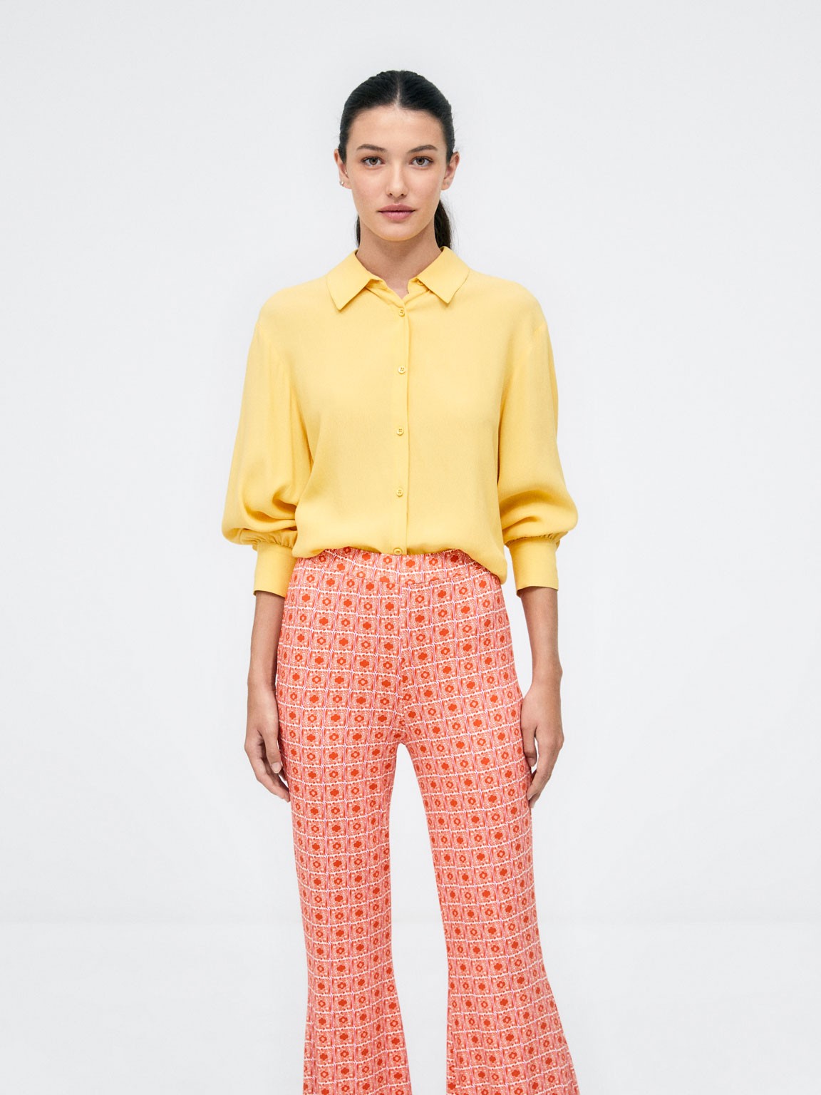 Long bell-bottom trousers. Elastic. e print Orange
