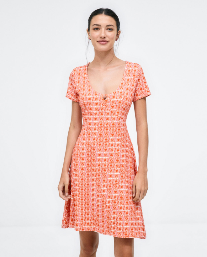 Vestido curto com franzido...