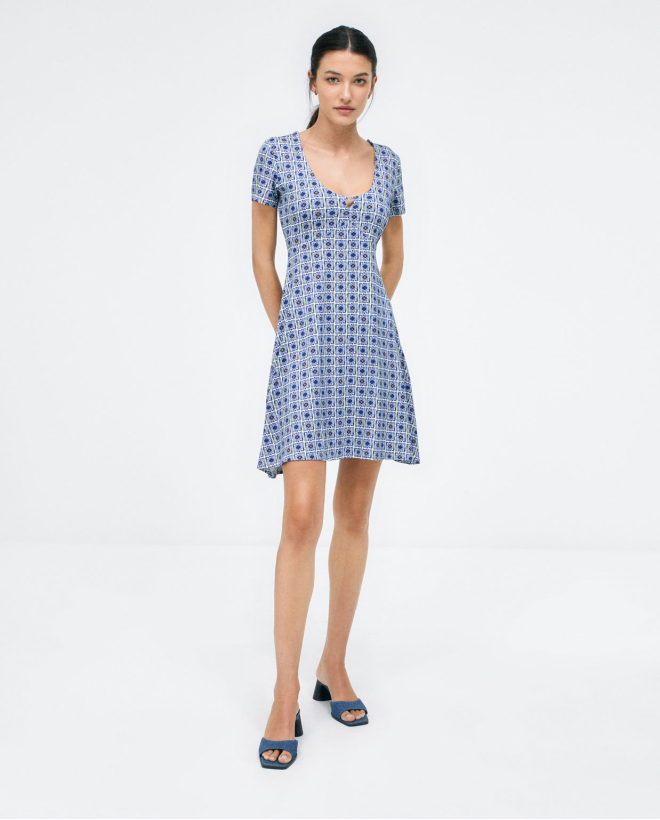 Short dress, short sleeves....