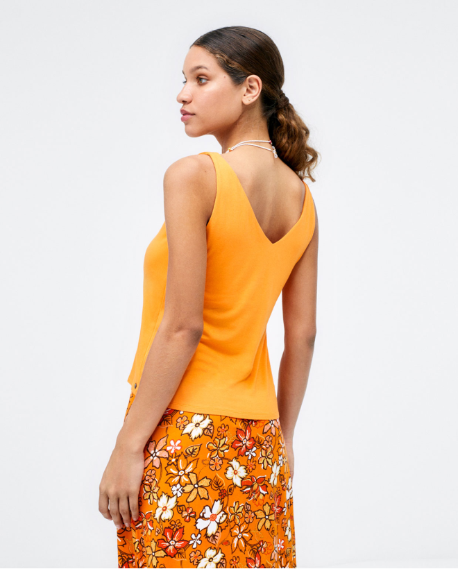 Tank top - V-neck. Elastic. Orange