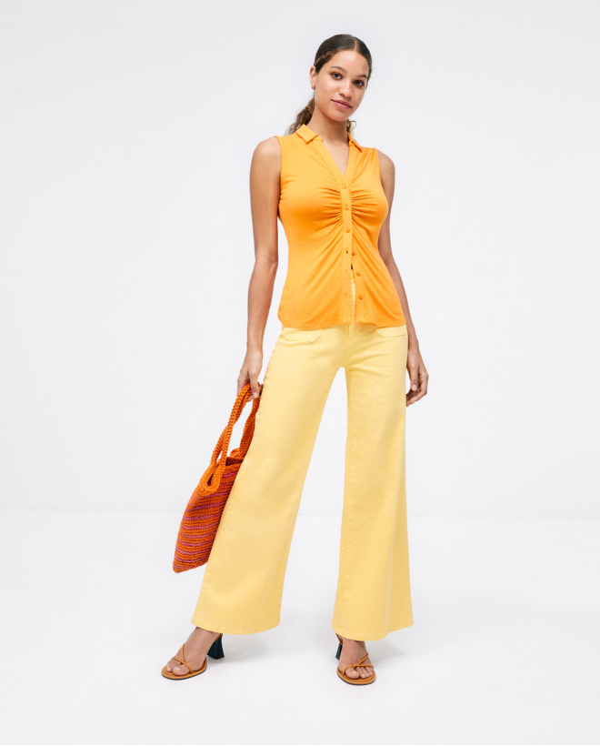 Gathe sleeveless shirt. Elastic. Orange