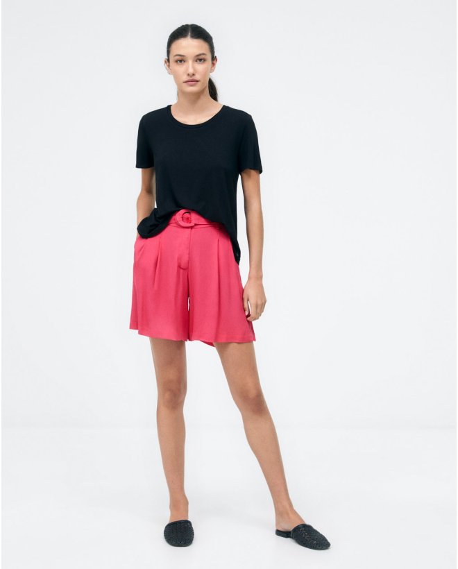 Pleated shorts with belt. Plain e Fuchsia