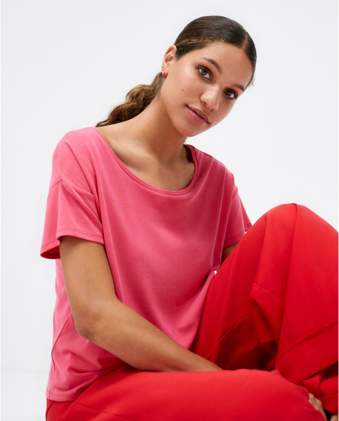 Camiseta ancha manga corta. Elástica. Lisa Fucsia