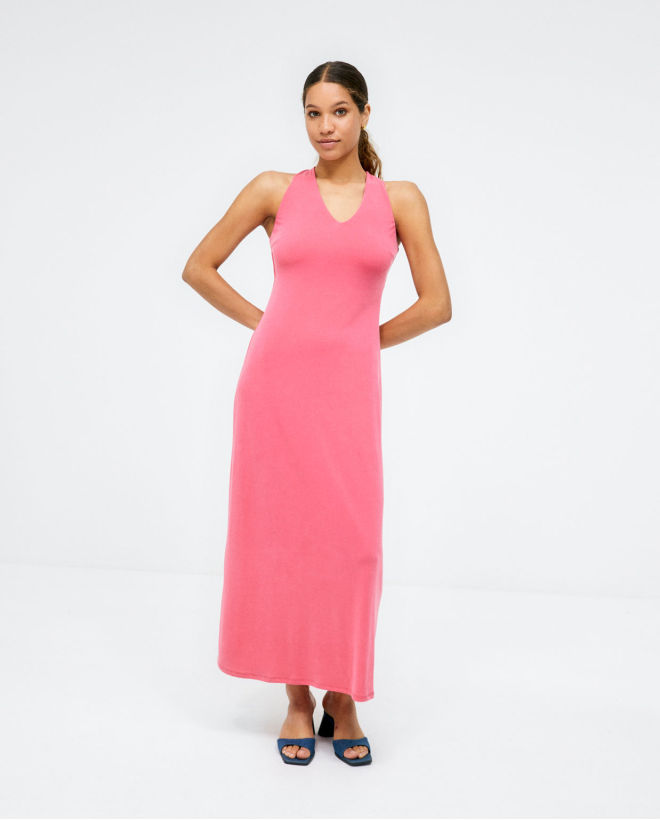 Vestido largo. Espalda tirantes cruzados. Liso Fucsia