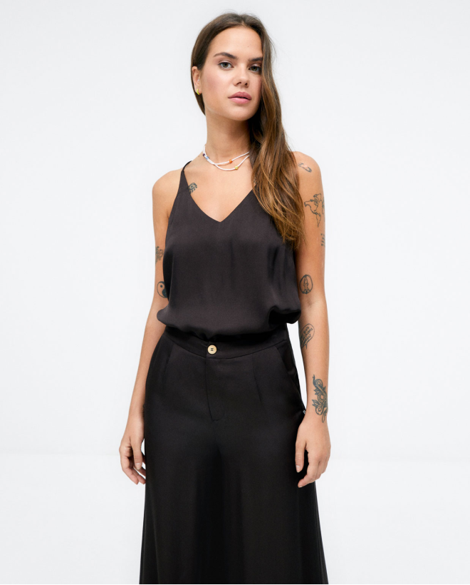 Wide trousers with darts. Plain Brown