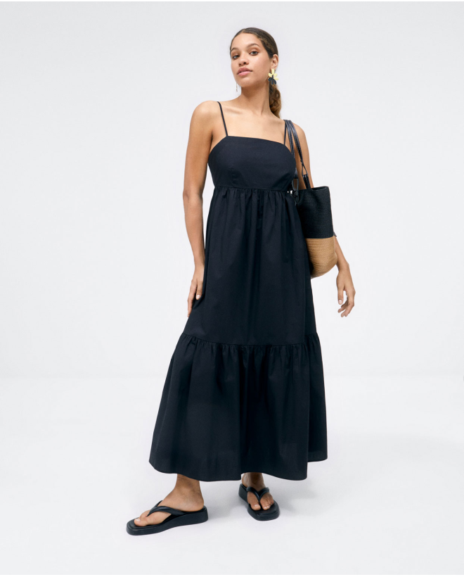 Vestido largo de tirantes con volante. Liso Negro