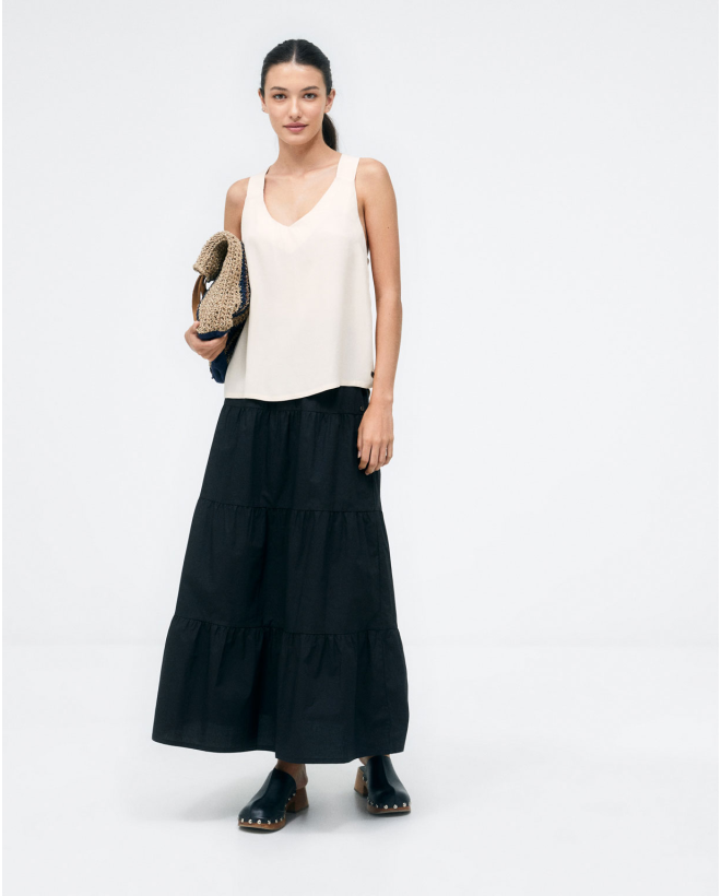 Camiseta tirantes. Cuello en V. Liso Beige