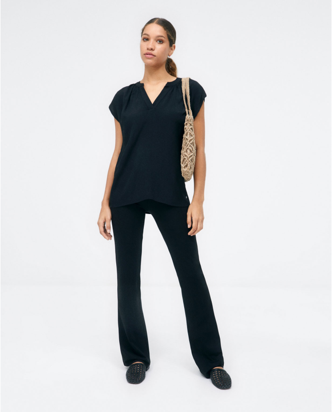 Blusa com decote em V Preto