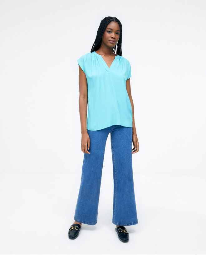 Short sleeve V-neck blouse. Turquoise