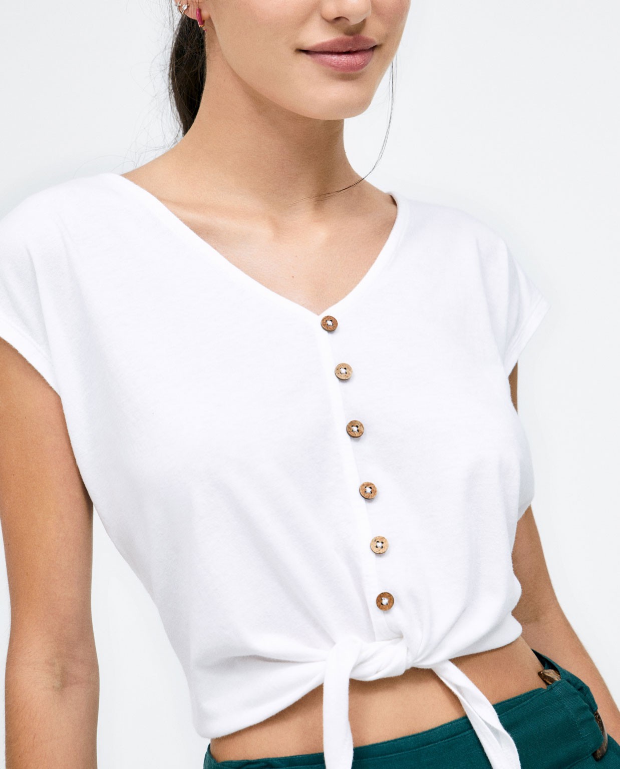 Japanese knotted sleeve top. Elastic. Plain. White