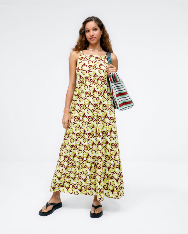 Straps long dress. Elastic....