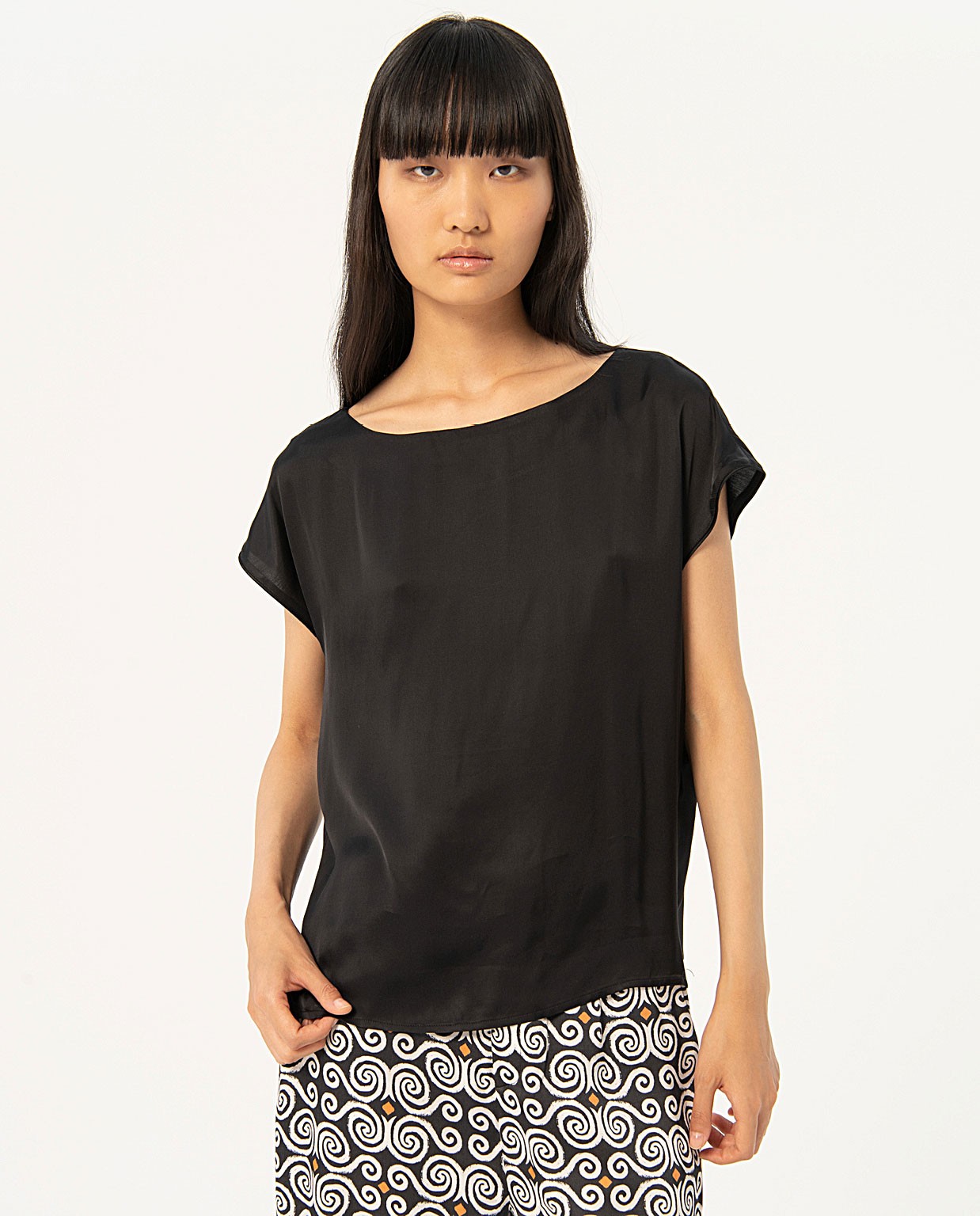 Camiseta satén manga corta lisa Negro