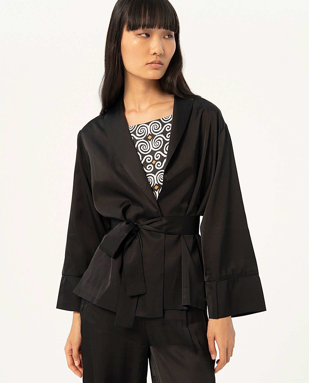 Chaqueta kimono satinada lisa Negro